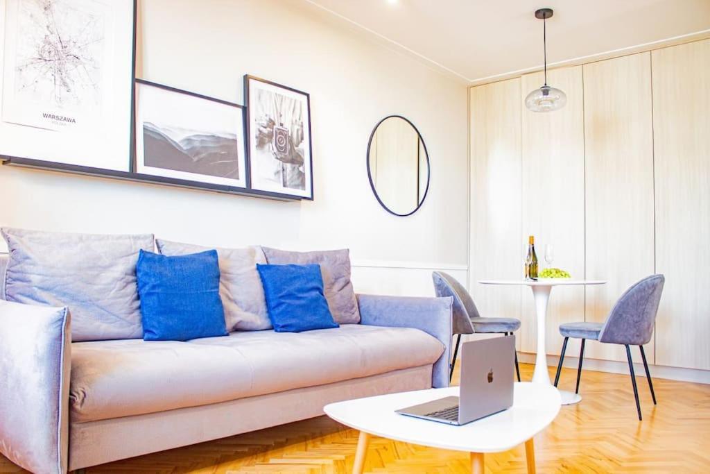 Central Apartment With Balcony And Views, Old Town, Metro Warszawa Eksteriør billede