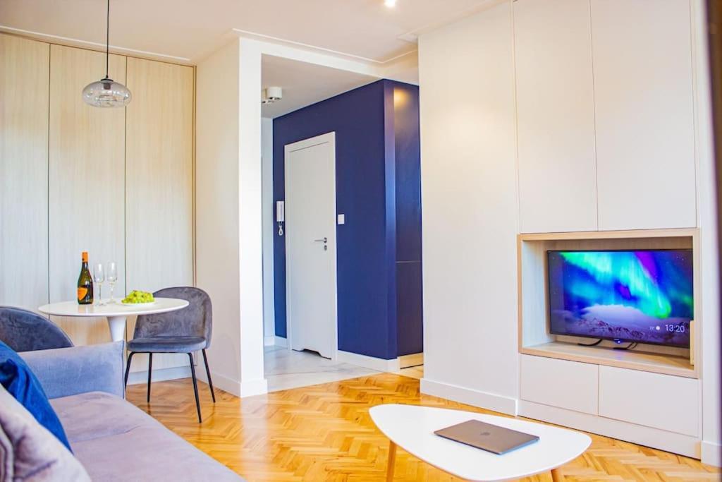 Central Apartment With Balcony And Views, Old Town, Metro Warszawa Eksteriør billede