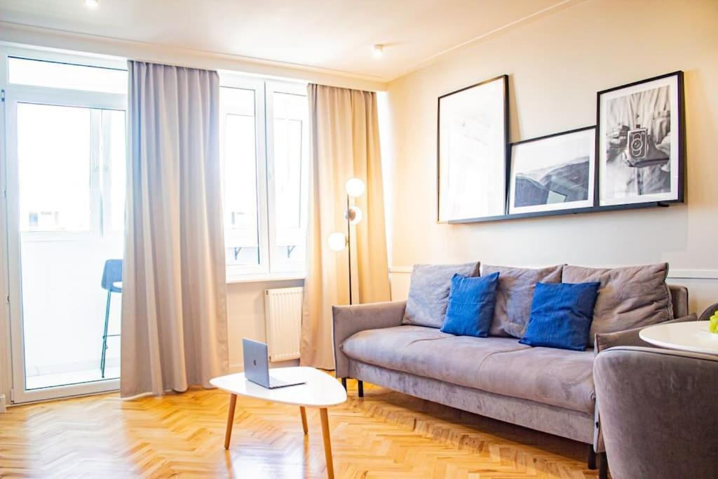 Central Apartment With Balcony And Views, Old Town, Metro Warszawa Eksteriør billede